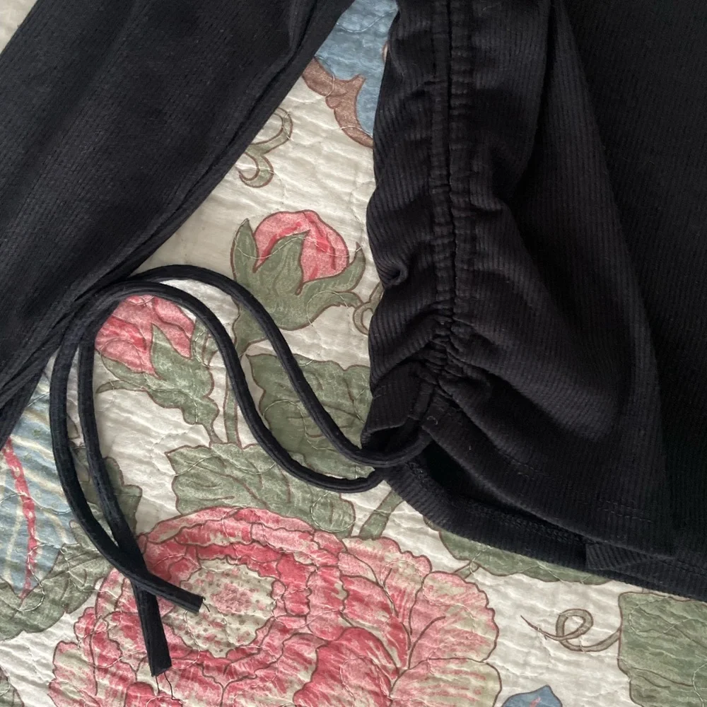 (3 for $24❣️) Ribbed Side Ruched Top - Picture 3 of 6